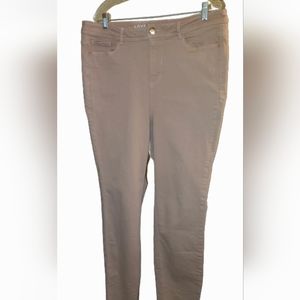 [18]  Love & Legend ~ High-Waisted Rose Skinny Raw Hem Jean